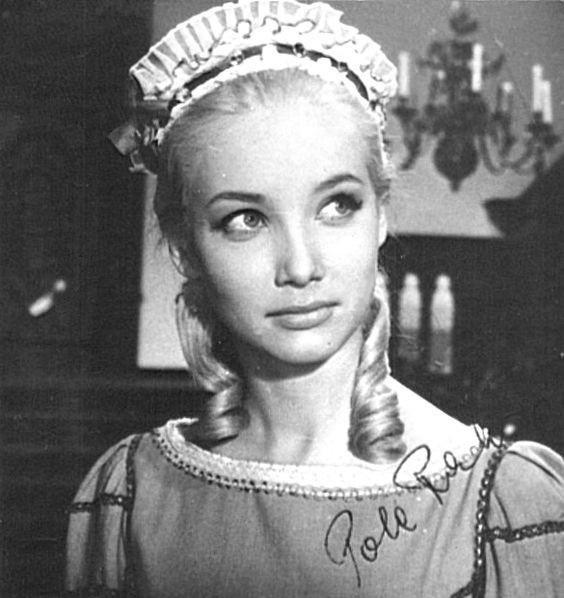 Aktorka Pola Raksa w filmie "Panienka z Okienka" - rok 1964