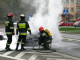 Pożar daewoo lanosa przy Maślickiej. Interweniowali strażacy