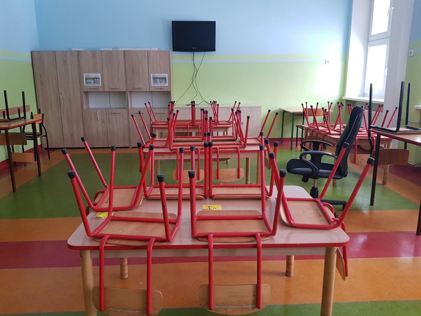 Sala w Szkole Podstawowej nr 26 w Łodzi jest przygotowana na...