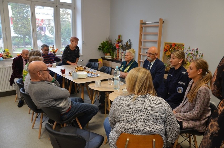 Ostrów Mazowiecka. Seniorzy spotkali się z policjantami. Rozmawiali o bezpieczeństwie. 26.10.2022