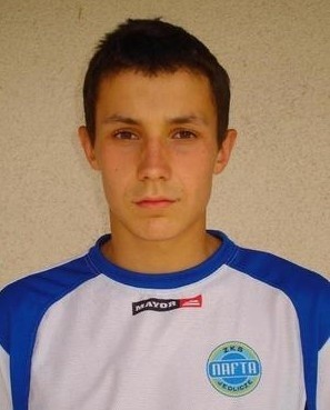 19-letni Mateusz Krawczyk miałby szansę bronićw III lidze. Działacze Nafty Jedlicze robią jednak wszystko, by tak nie było.