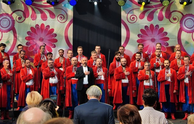 Chór istnieje od 1972 r. Zrzesza chórzystów z całego kraju. Repertuar zespołu obejmuje ukraińską muzykę ludową oraz najwybitniejsze kompozycje ukraińskiej klasyki chóralnej.