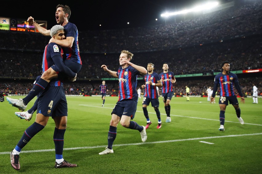 FC Barcelona - Real Madryt 0:4. Zobacz gole na WIDEO. Puchar Króla obszerny skrót. Hat-trick Karima Benzemy!