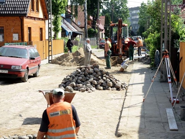 Nie tylko mieszkańcy, ale i inwestor uważa, że firma wykonująca remont ulicy na Bojarach robi to powoli
