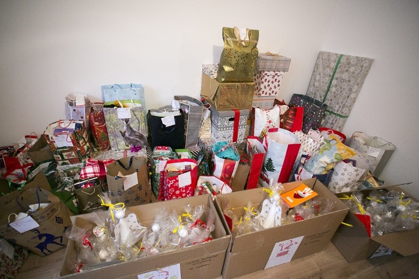 Kilkaset paczek świątecznych trafiło do potrzebujących w Słupsku i regionie. Podsumowanie akcji fundacji "Sub ventum"