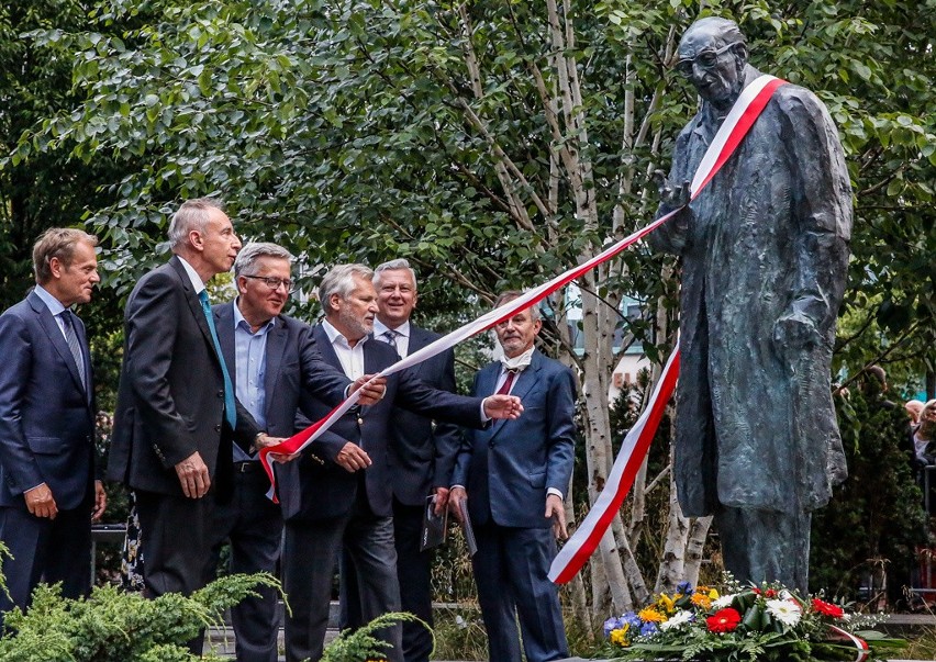 W Sopocie odsłonięto pomnik Władysława Bartoszewskiego,...