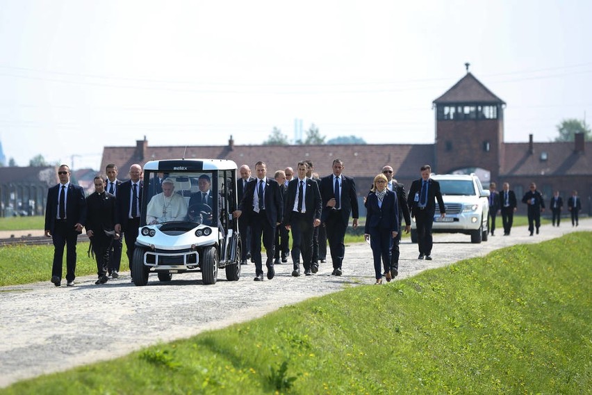 Wizyta Franciszka w Auschwitz przebiegła w ciszy i zadumie....