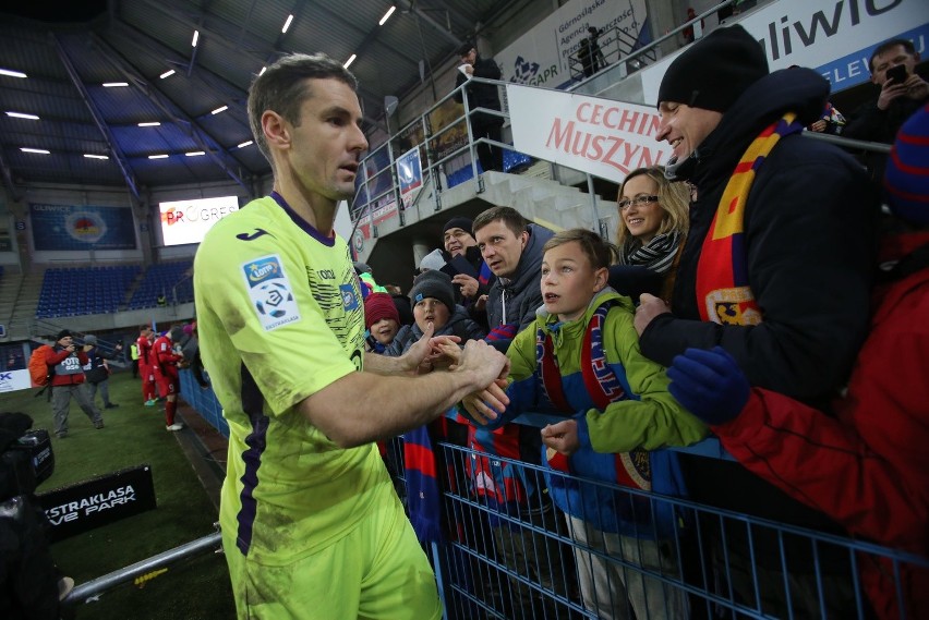 Piast Gliwice przegrał z Legią 5:1. Kibice nie kryli...