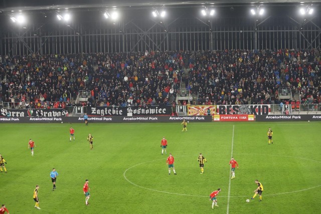25.02.2023. Mecz otwarcia nowego stadionu w Sosnowcu Zagłębie - GKS Katowice obejrzało 11.600 kibiców.