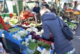 Ceny warzyw i owoców na targowisku przy ul. Owocowej w Zielonej Górze. Ile kosztuje sałata, ziemniaki czy pomidory?