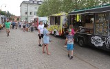 Dużo ludzi przyszło w sobotę na Food Truck Festivals w Białobrzegach, który odbywa się na placu Zygmunta Starego. Zobaczcie zdjęcia