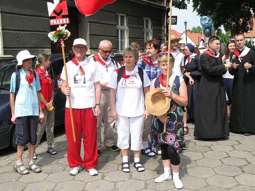 Przewodnikiem grupy jest ks. Mariusz Orlikowski. Pielgrzymi...