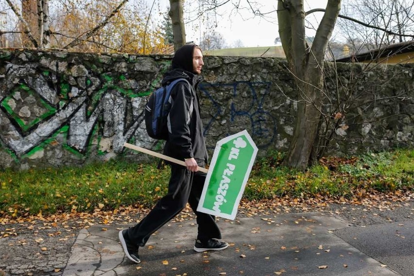 Protest, spacer i happening. Mieszkańcy nie zgadzają się na wizję miasta dla KL Plaszow [ZDJĘCIA]