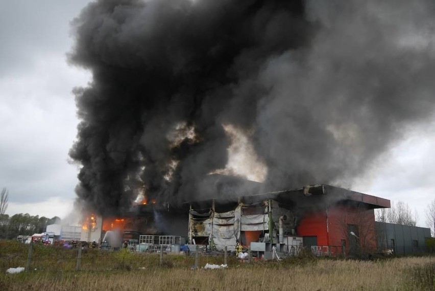 Pożar magazynu ze środkami chemicznymi 