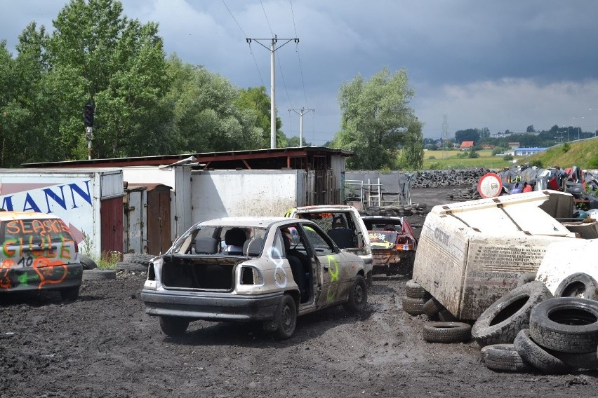 Wraki ścigały się na złomowisku przy ul. Pszczyńskiej