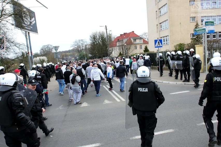 Kibice z Warszawy dotarli do Szczecina około godz. 16.30