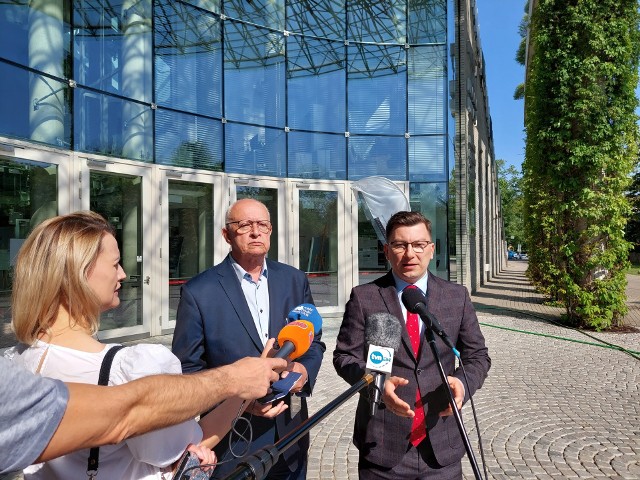 Radni Jarosław Dworzański i Karol Pilecki wyrazili zaniepokojenie sytuacją w operze