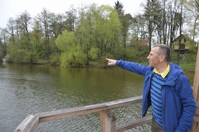 Wiesław Budziak: - szalejące motorówki niszczą roślinność wodną