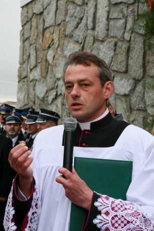 Kalwaria Rokitniańska: Biskup Stefan Regmunt poświęcił "strażacką" kaplicę 