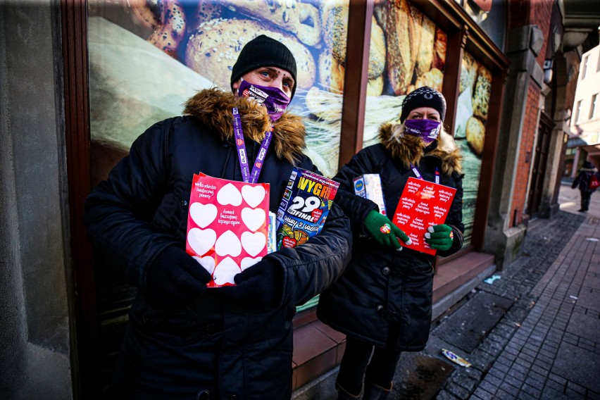 Zobacz kolejne zdjęcia. Przesuwaj zdjęcia w prawo - naciśnij...