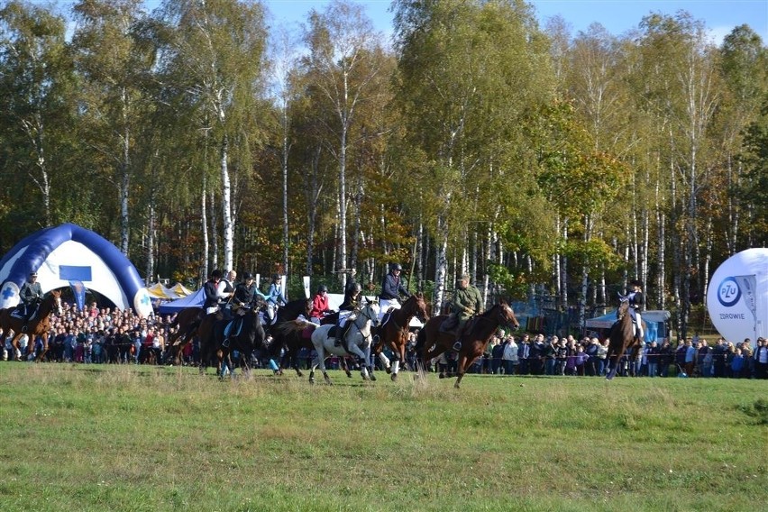 Hubertus 2014. Jeźdźcy z całego regionu opanowali zamkowe...