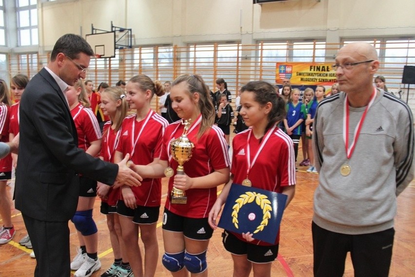 Finał drugiego festiwalu mini-piłki siatkowej dziewcząt w Mircu