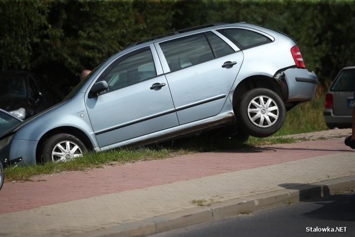 Stalowa Wola. Wypadek na ulicy Przyszowskiej. Pasażer skody został ranny (ZDJĘCIA)