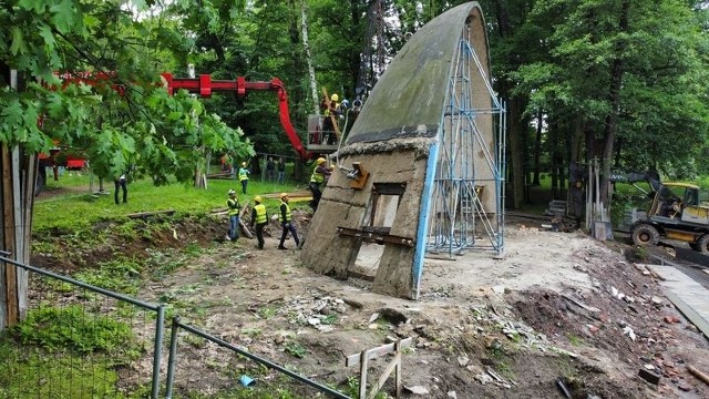 Przeniesiono muszle koncertową w Rybniku Zobacz kolejne zdjęcia. Przesuwaj zdjęcia w prawo - naciśnij strzałkę lub przycisk NASTĘPNE