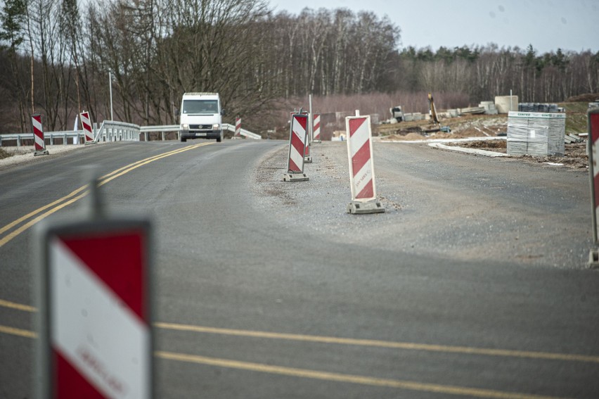 Węzeł Gorzebądz - albo też Sianów Zachód -  powinien być...