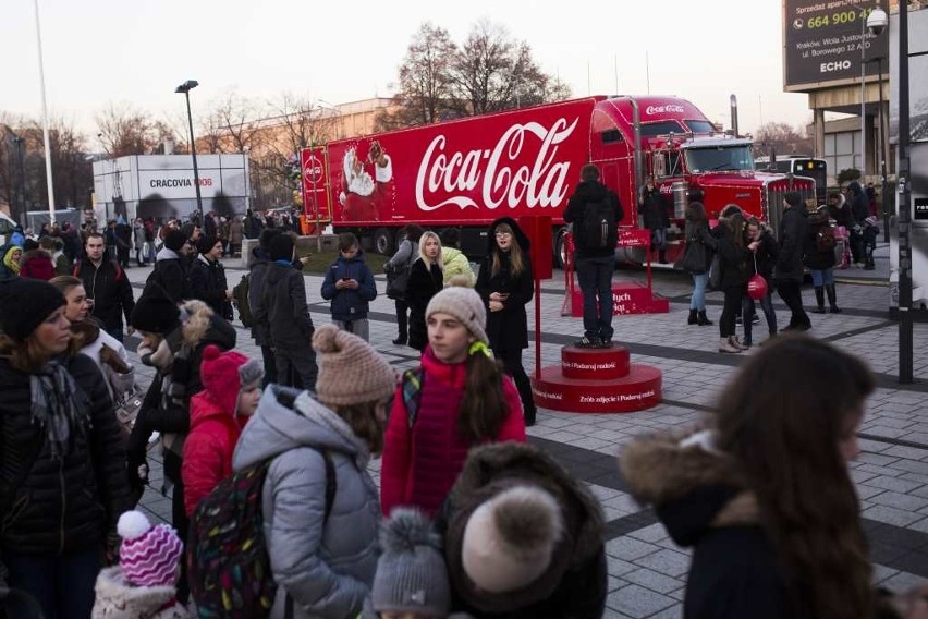 Świąteczna ciężarówka Coca-Coli zaparkowała w Krakowie [ZDJĘCIA, WIDEO]