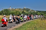 Zlot miłośników skuterów Vespa w Olsztynie. Setka zmotoryzowanych u stóp średniowiecznego zamku!