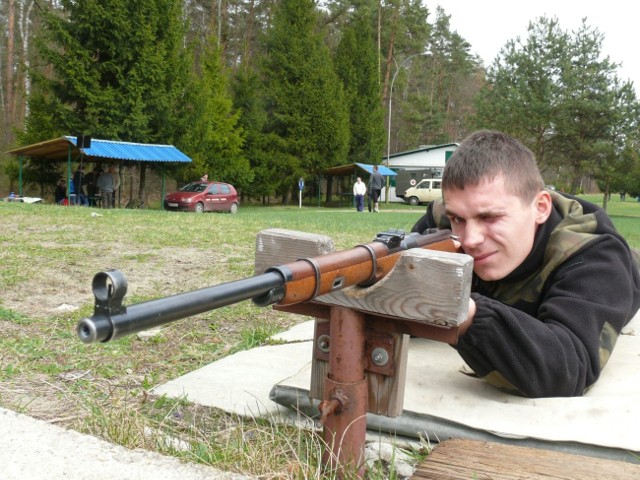 Strzela Szymon Janiec ze stalowowolskiej "budowlanki&#8221;.
