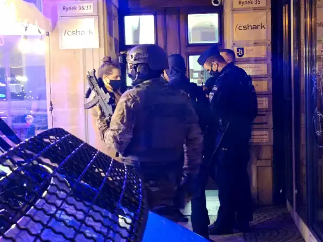 W nocy z soboty na niedzielę policjani wkroczyli do kilku nocnych klubów ze striptizem