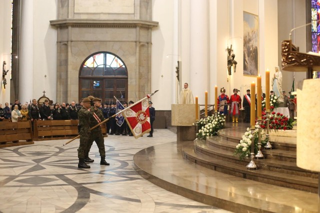 Zobacz kolejne zdjęcia. Przesuwaj zdjęcia w prawo - naciśnij strzałkę lub przycisk NASTĘPNE