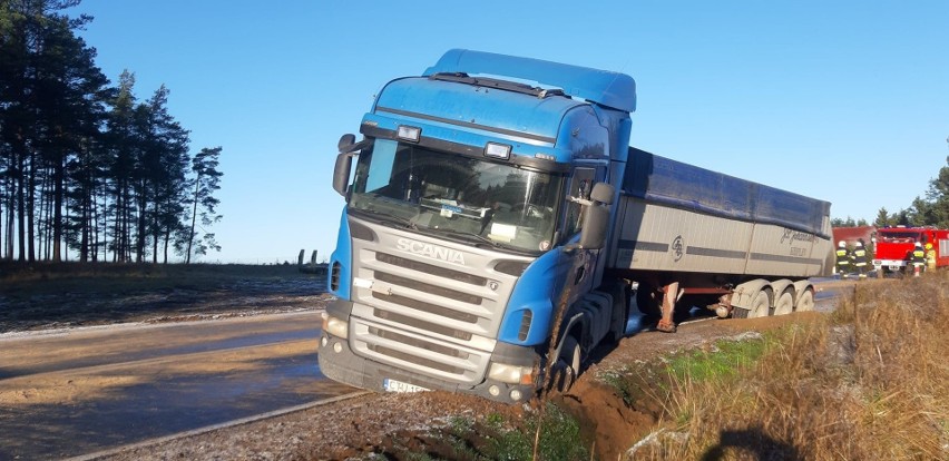 Zderzenie samochodów na drodze wojewódzkiej 212 koło Lipnicy...