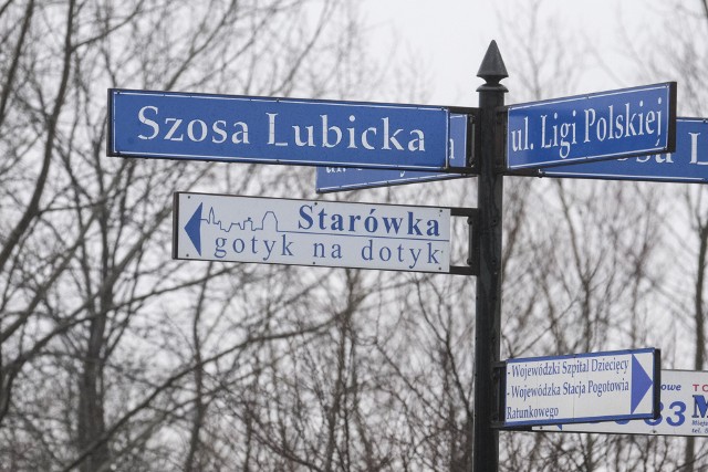 Nie Polna i nie Okólna - to Szosa Lubicka jest najdłuższą ulicą w Toruniu. Ma 6,551 km. Zaczyna się blisko centrum, na Jakubskim Przedmieściu, za ulicą Lubicką i Targową i sięga aż do granic miasta. Przebiega tamtędy DK80. To również jedna z trzech ulic w Toruniu, gdzie na kierowców czeka fotoradar.