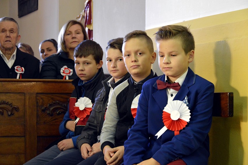 Staszkówka. Uroczyście świętowano rocznice niepodległości. W kościele odsłonięto okolicznościową tablicę