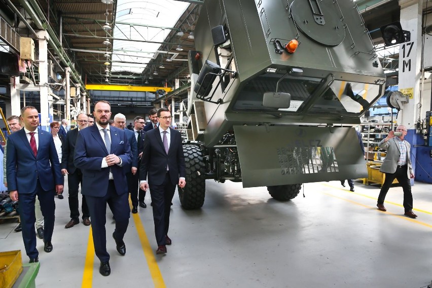 Wizyta premiera Morawieckiego w fabryce w...