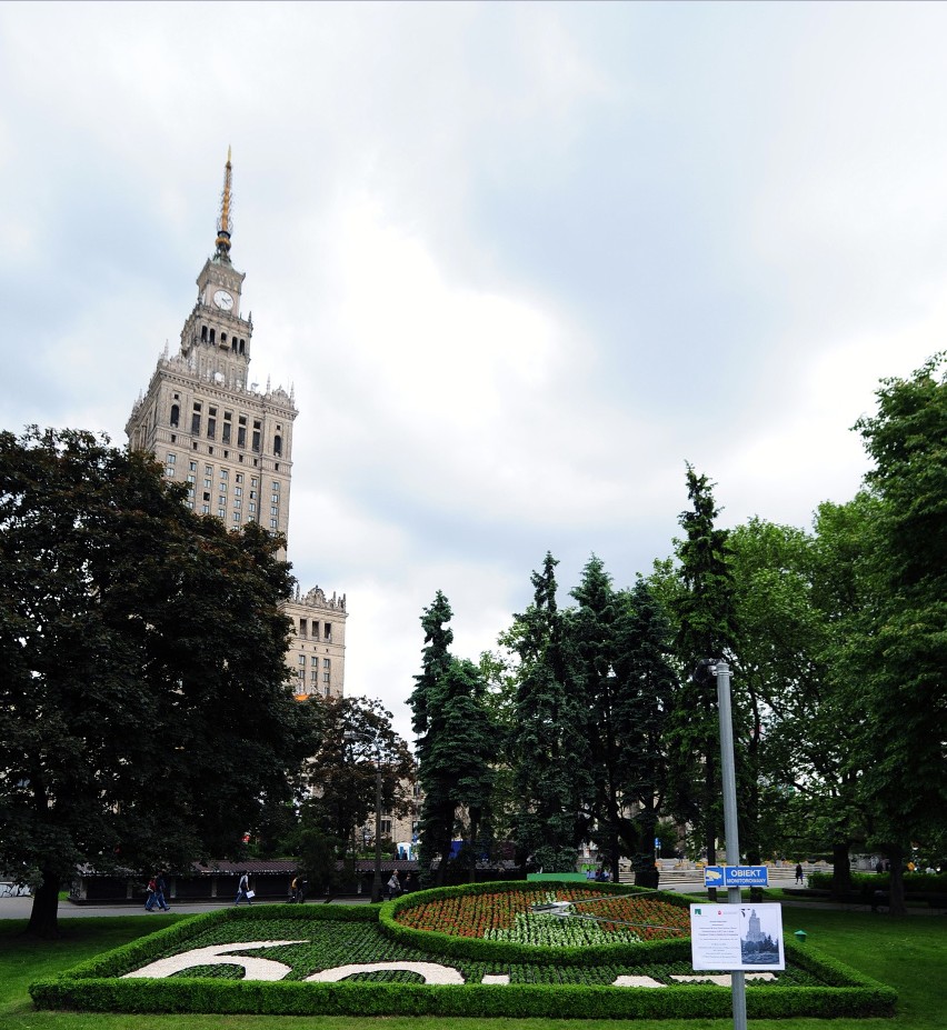 "Pałac Kultury to pomnik polskiego serwilizmu". Spór o obchody 60. rocznicy otwarcia PKiN