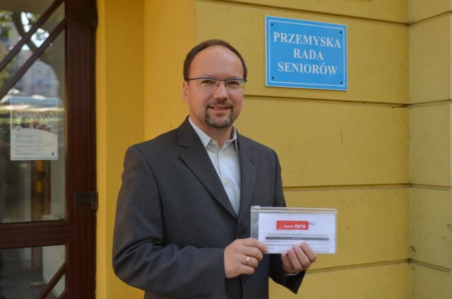Zespół powołany przez prezydenta Przemyśla opracowuje wzór formularza „koperty życia”. Na zdjęciu wiceprzewodniczący tego zespołu Robert Gawlik