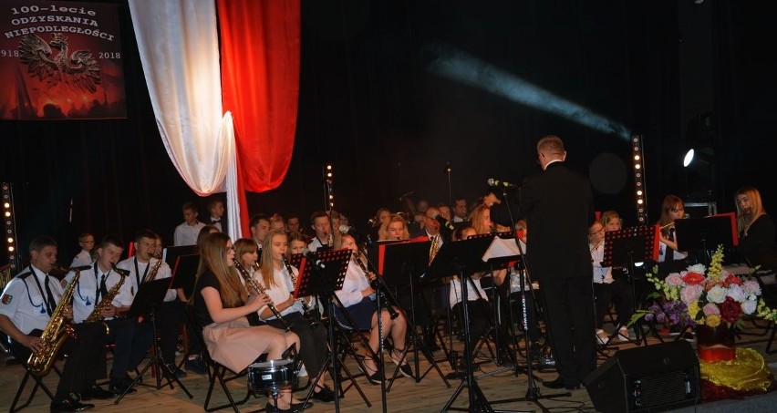Piękny koncert niepodległościowy we Włoszczowie na cztery orkiestry