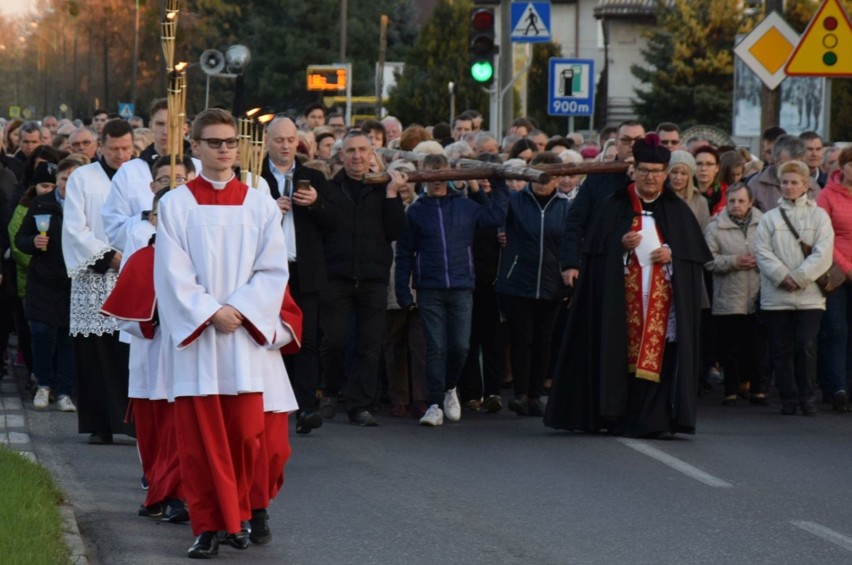 Droga krzyżowa parafii Zbawiciela Świata w Ostrołęce