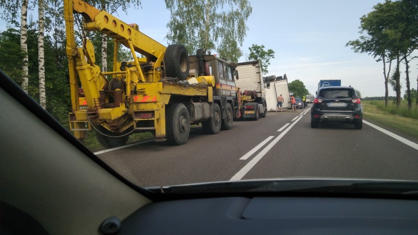 Krukowszczyzna. Wypadek  ciężarówkizablokował DK8