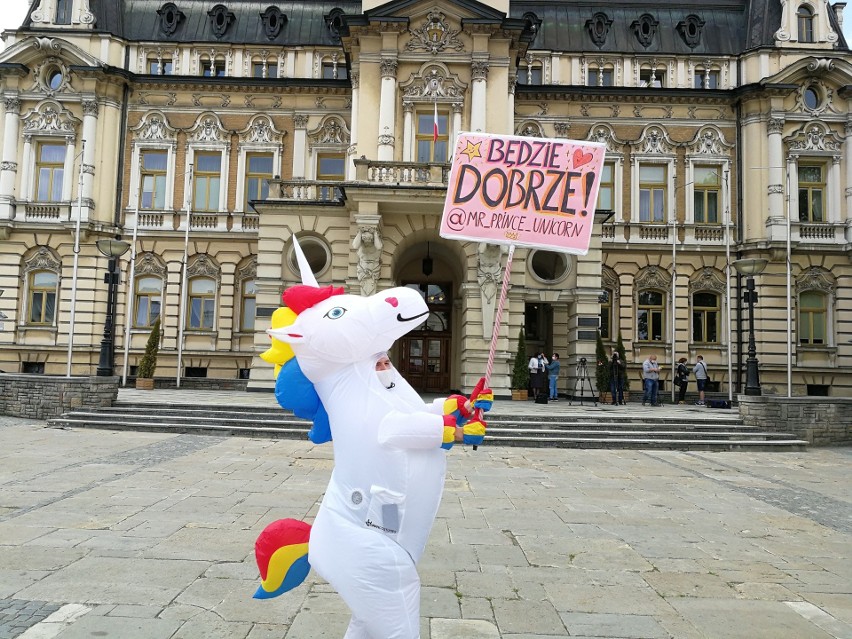 Mr Prince Unicorn wędruje tam, gdzie „zaprowadzi go końcówka...