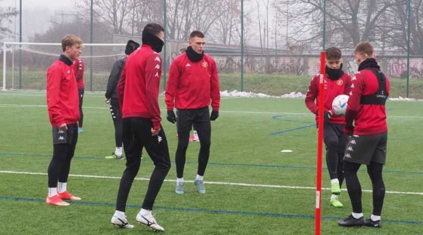 Jutro  sparing Widzewa z Ruchem. Dziś nowy sponsor i klubowa choinka