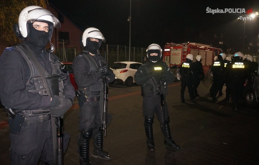 Policyjne zabezpieczenie meczu drużyn GKS Tychy i Zagłębie Sosnowiec