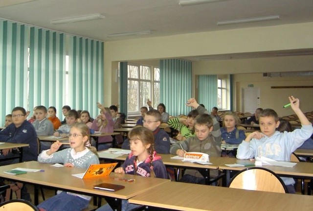 Studenci Radomskiego Uniwersytetu Dziecięcego podczas zajęć.