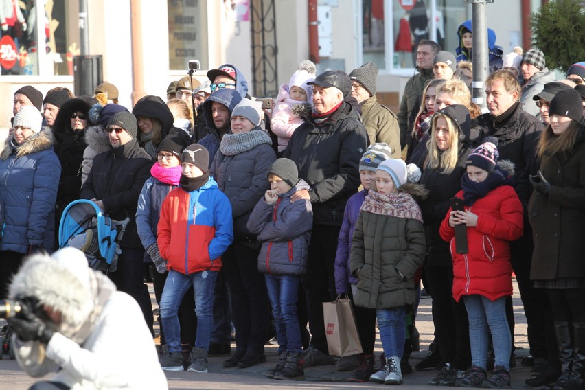 Na Placu Bartosza Głowackiego w Tarnobrzegu  „Terytorialsi” wypowiedzieli rotę przysięgi wojskowej. Było bardzo uroczyście (duzo zdjęć)