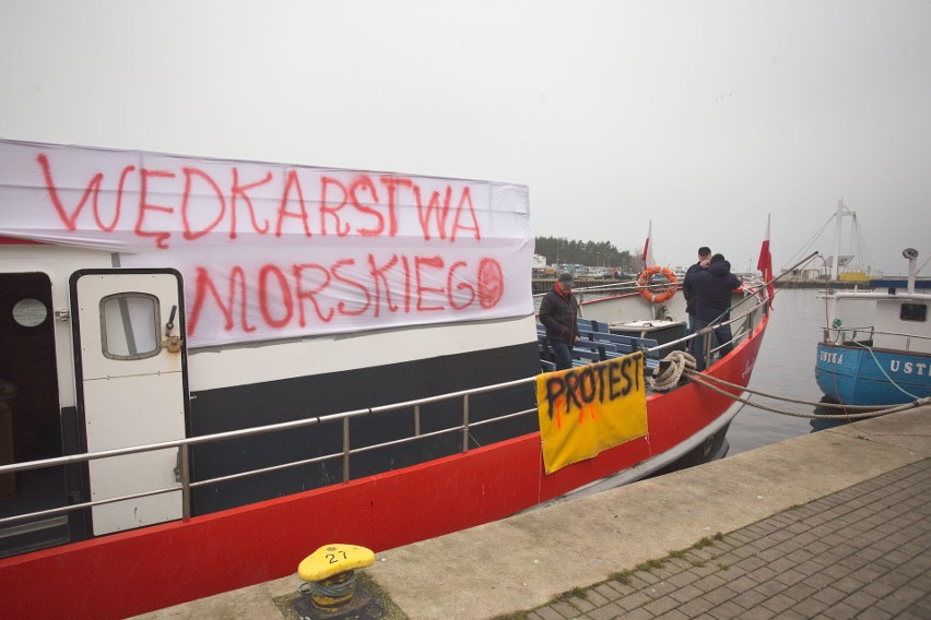 W portach środkowego wybrzeża protestowali armatorzy i...