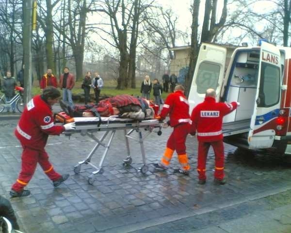 Wypadek w Brzegu. Ciezarówka potrącila kobiete, a potem...